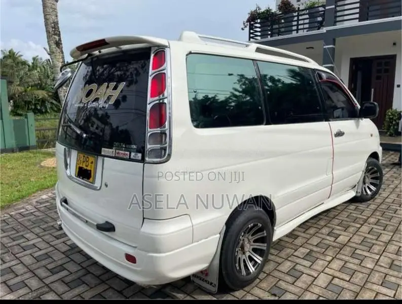 Toyota Noah KR42 2003 Van (Used)