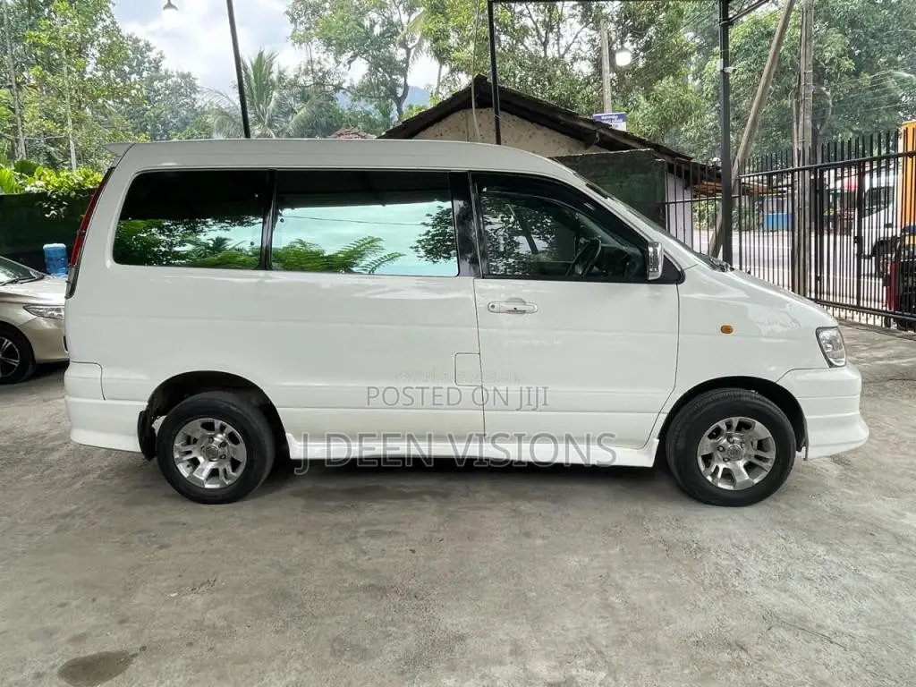 Toyota Noah 1999 Van (Used)