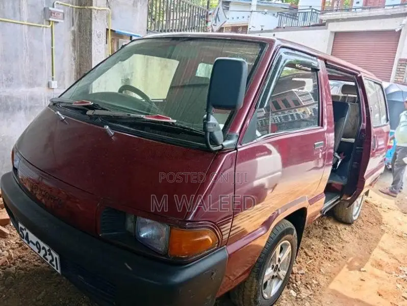 Toyota CR27 1990 Van (Used)