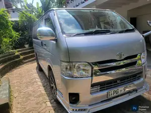 Toyota TRH 2012 Van (Used)