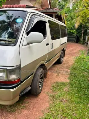 Toyota Dolphin 1990 Van (Used)