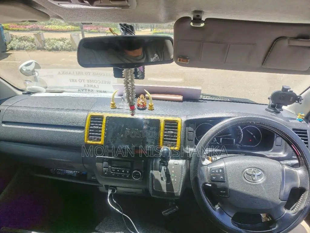 Toyota TRH 2016 Van (Used)