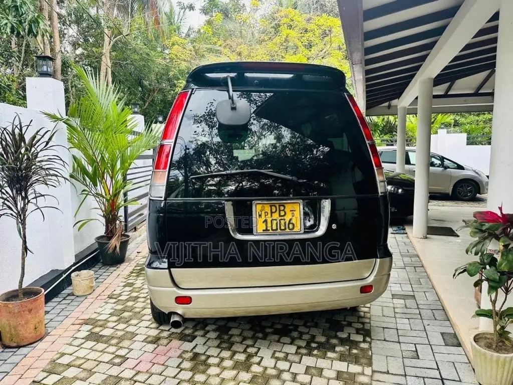 Toyota Noah 2001 Van (Used)