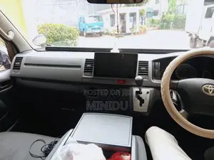 Toyota KDH TRH 2011 Van (Used)