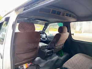Toyota Dolphin 1990 Van (Used)