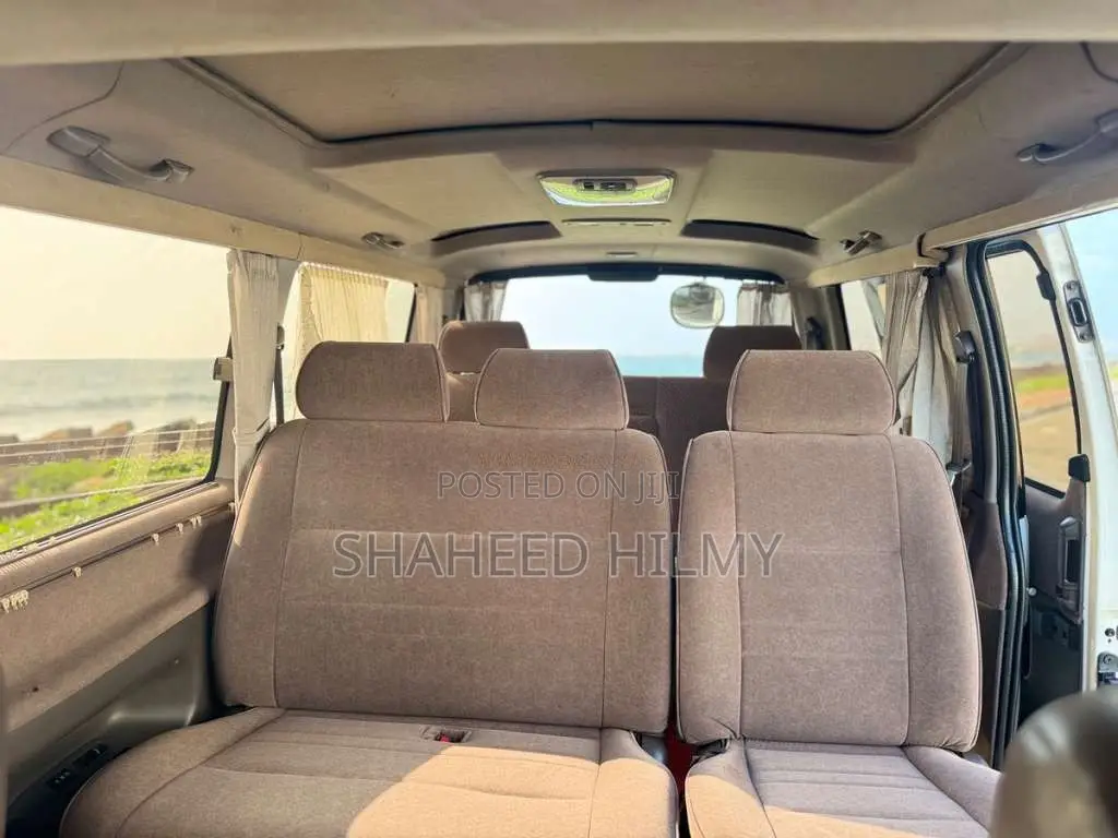 Toyota Dolphin 2004 Van (Used)
