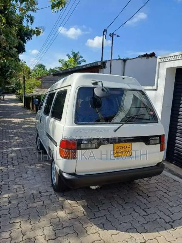 Toyota Lotto 1995 Van (Used)