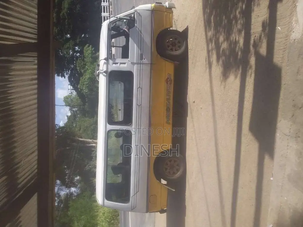 Nissan Vrg 1982 Van (Used)