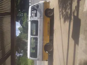 Nissan Vrg 1982 Van (Used)