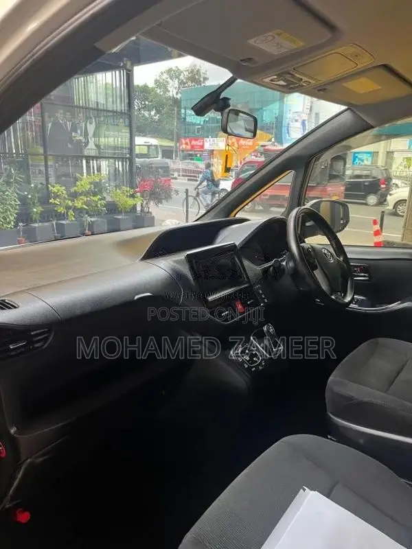 Toyota Voxy 2014 Van (Used)