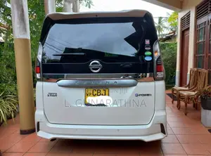 Nissan Serena 2018 Van (Used)