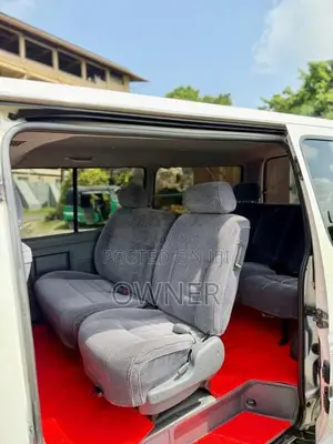 Toyota Dolphin 2002 Van (Used)