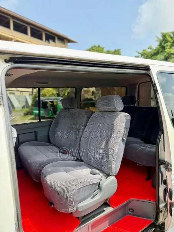 Toyota Dolphin 2002 Van (Used)