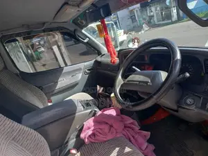 Toyota Dolphin 2000 Van (Used)