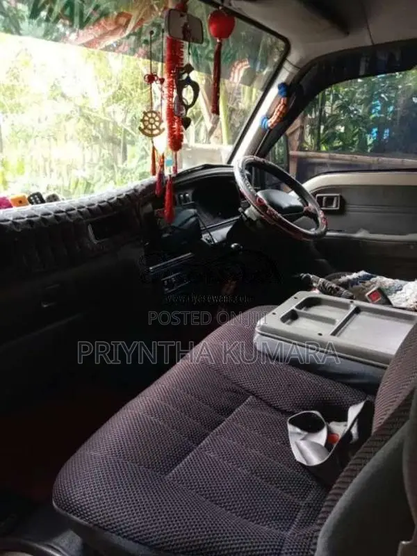 Nissan Caravan 2002 Van (Used)