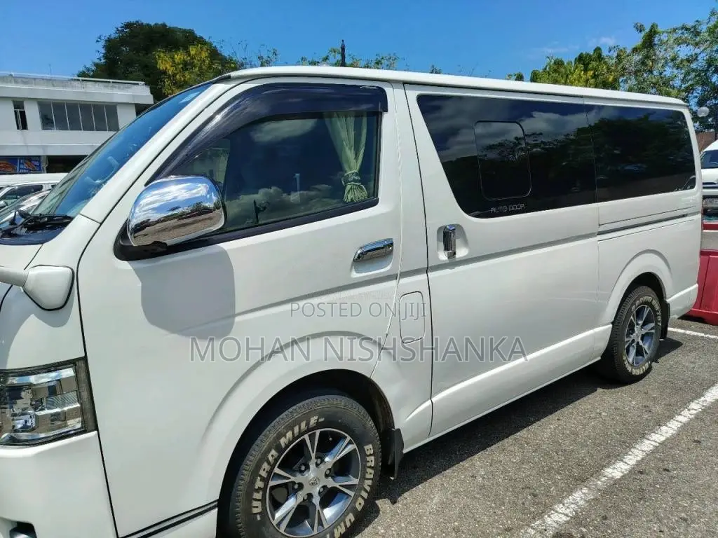 Toyota TRH 2016 Van (Used)