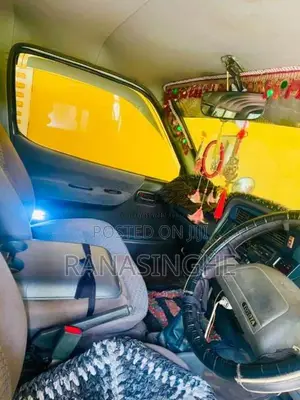 Toyota Dolphin 1995 Van (Used)