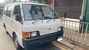 Mitsubishi PO5 1987 Van (Used)