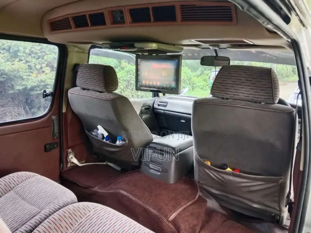 Toyota Dolphin 1991 Van (Used)
