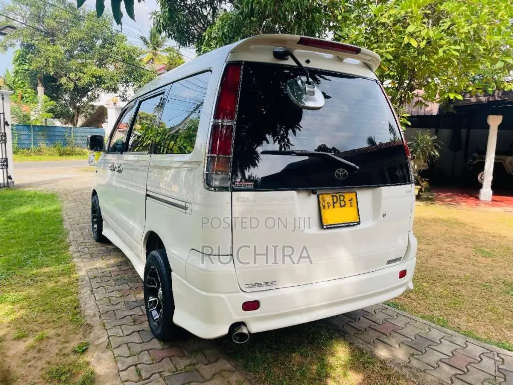 Toyota Noah Kr42 2002 Van (Used)