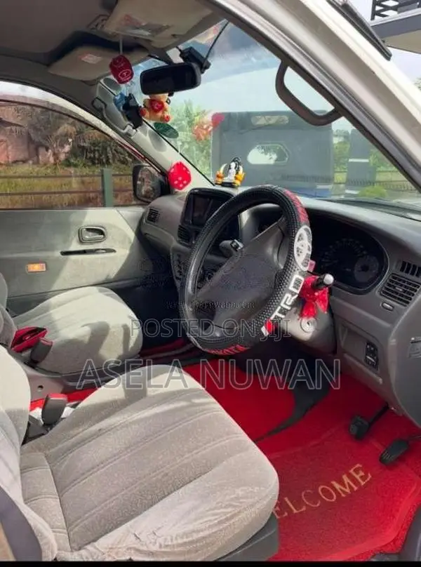 Toyota Noah KR42 2003 Van (Used)
