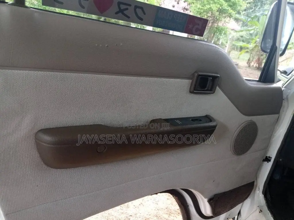 Nissan Caravan 1993 Van (Used)