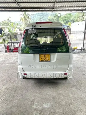 Toyota Noah 1999 Van (Used)
