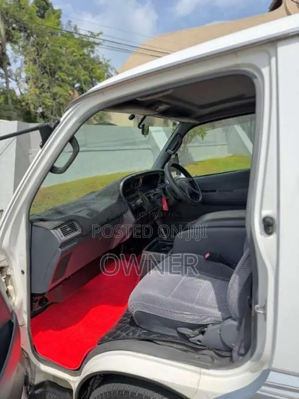 Toyota Dolphin 2002 Van (Used)