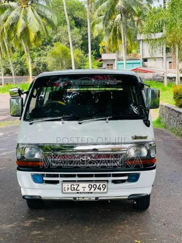 Toyota Dolphin 1997 Van (Used)
