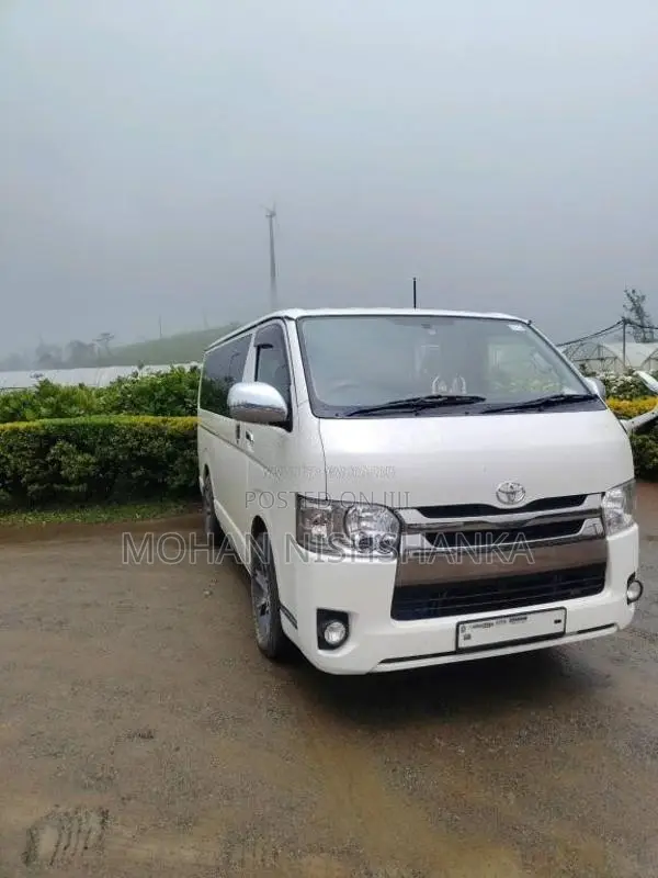 Toyota TRH 2016 Van (Used)