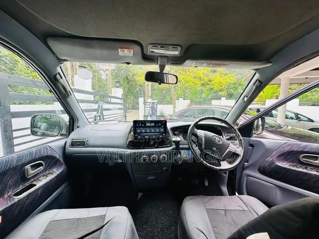 Toyota Noah 2001 Van (Used)