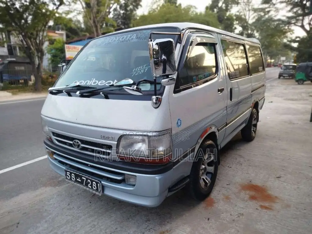 Toyota Dolphin 1990 Van (Used)