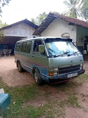 Toyota Hiace 1986 Van (Used)