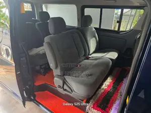 Toyota KDH 2011 Van (Used)
