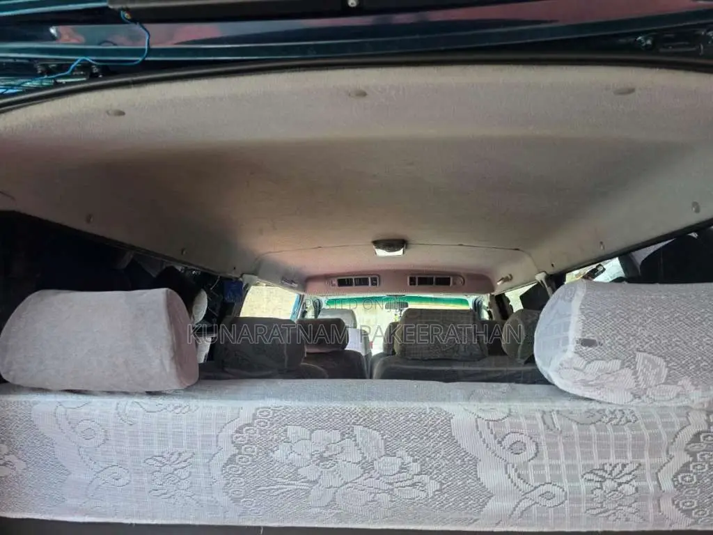Toyota Dolphin 2002 Van (Used)