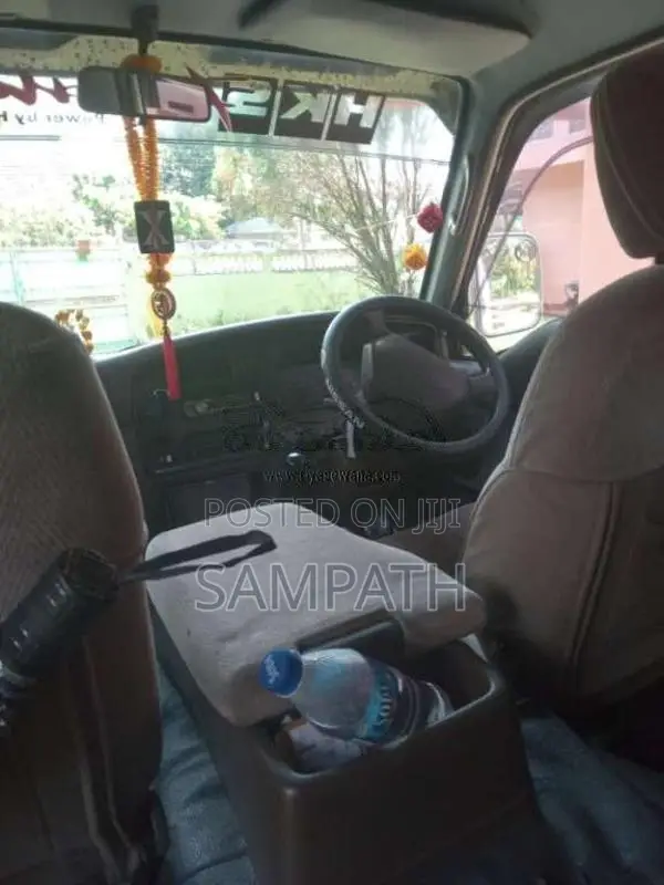Nissan Caravan 1995 Van (Used)