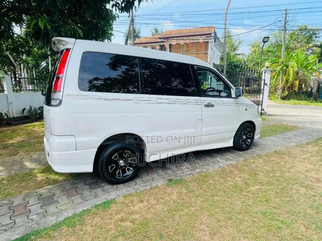 Toyota Noah Kr42 2002 Van (Used)