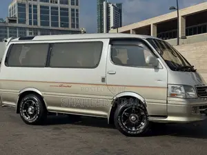 Toyota Dolphin 2004 Van (Used)