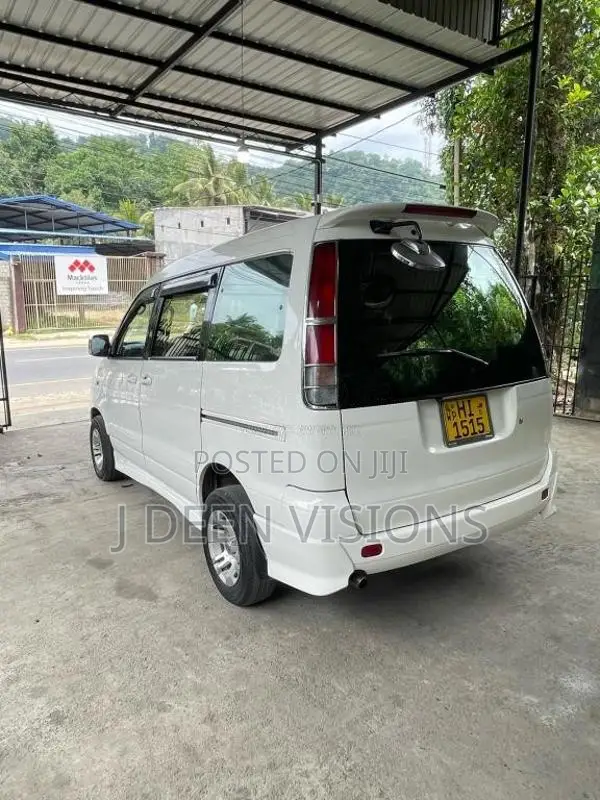 Toyota Noah 1999 Van (Used)