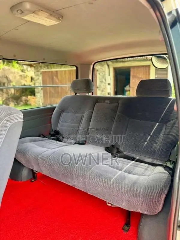 Toyota Dolphin 2002 Van (Used)