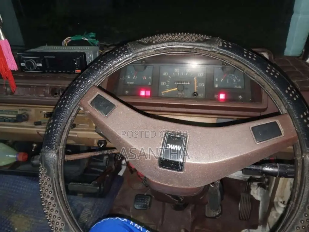 Mitsubishi L300 1983 Van (Used)