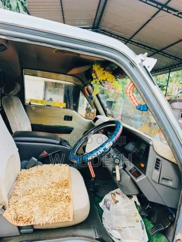 Nissan Caravan 1994 Van (Used)