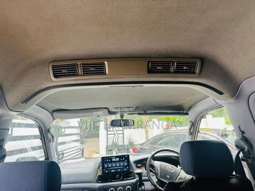 Toyota Noah 2001 Van (Used)