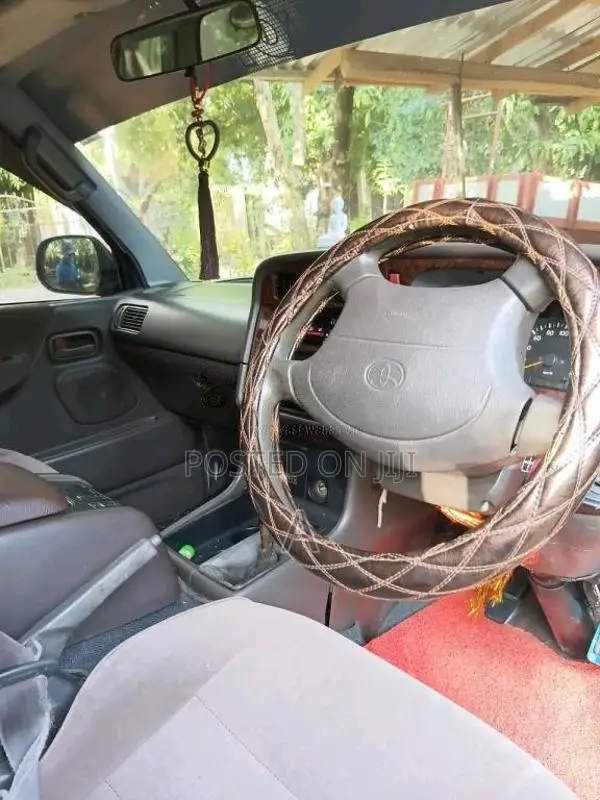 Toyota Hiace 2002 Van (Used)