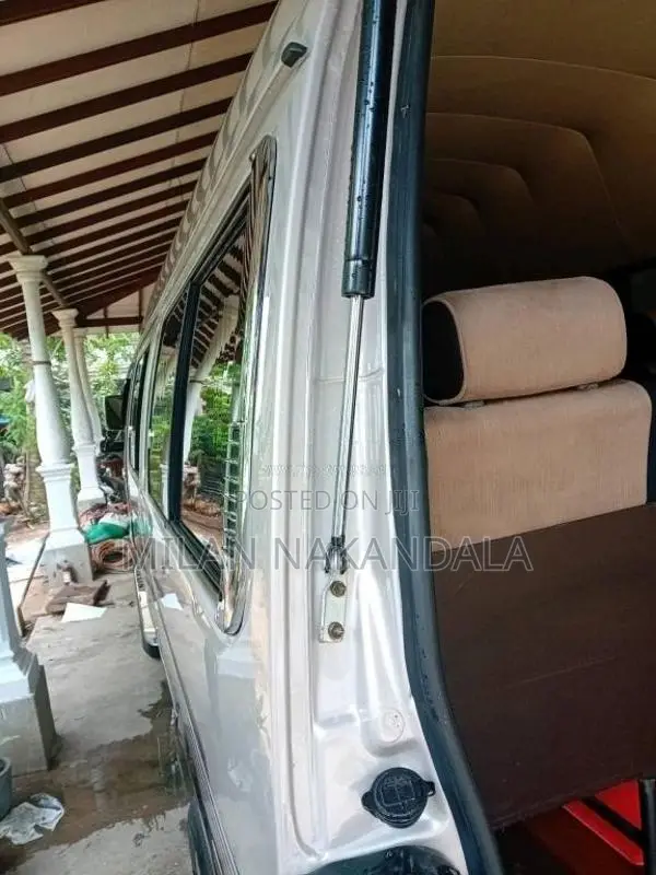 Toyota Dolphin High Roof 1999 Van (Used)