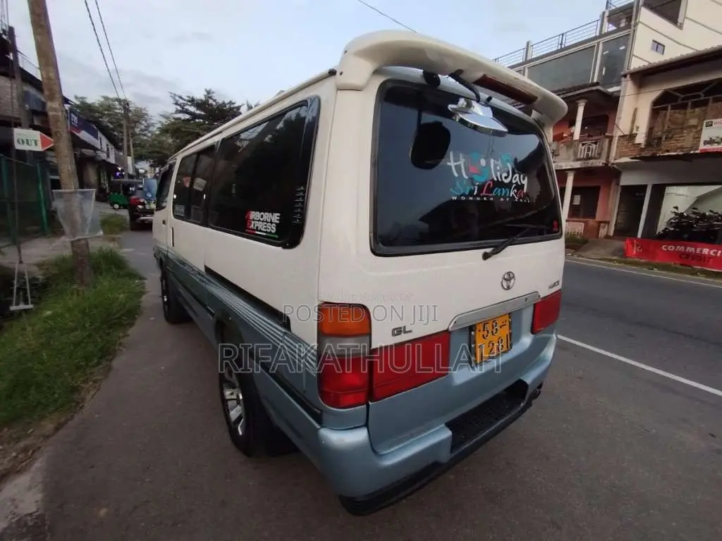 Toyota Dolphin 1990 Van (Used)