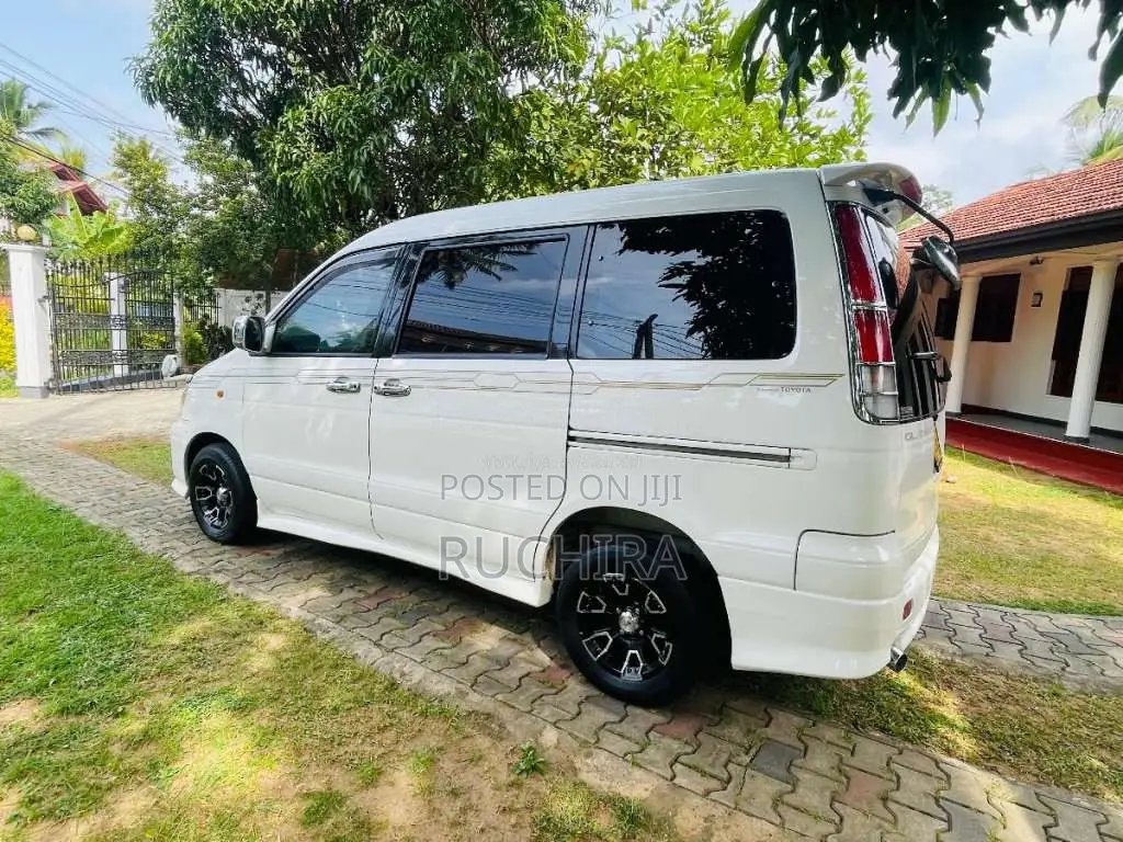 Toyota Noah Kr42 2002 Van (Used)