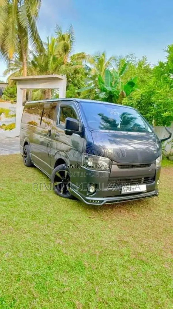 Toyota KDH 2012 Van (Used)