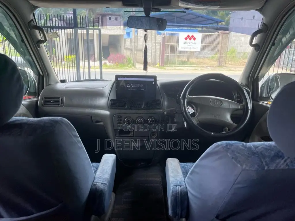 Toyota Noah 1999 Van (Used)