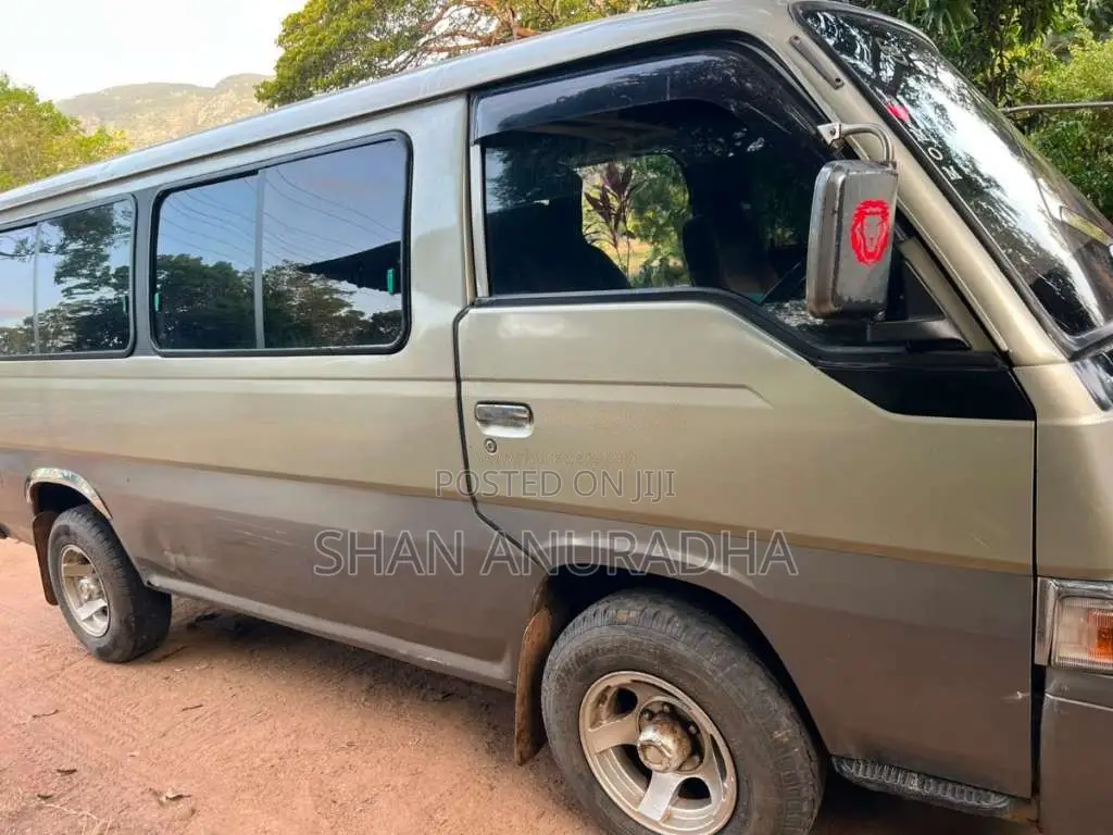 Nissan Caravan Long Model 1993 Van (Used)